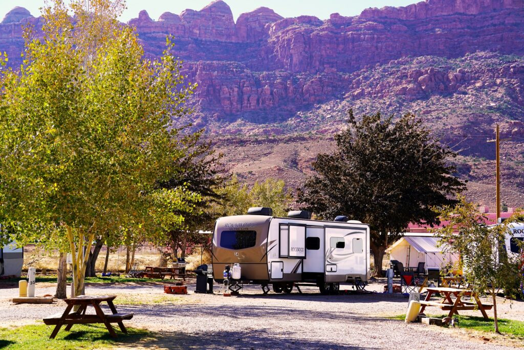 FHU pull through RV site with stunning view at Moab rv & Glamping resort